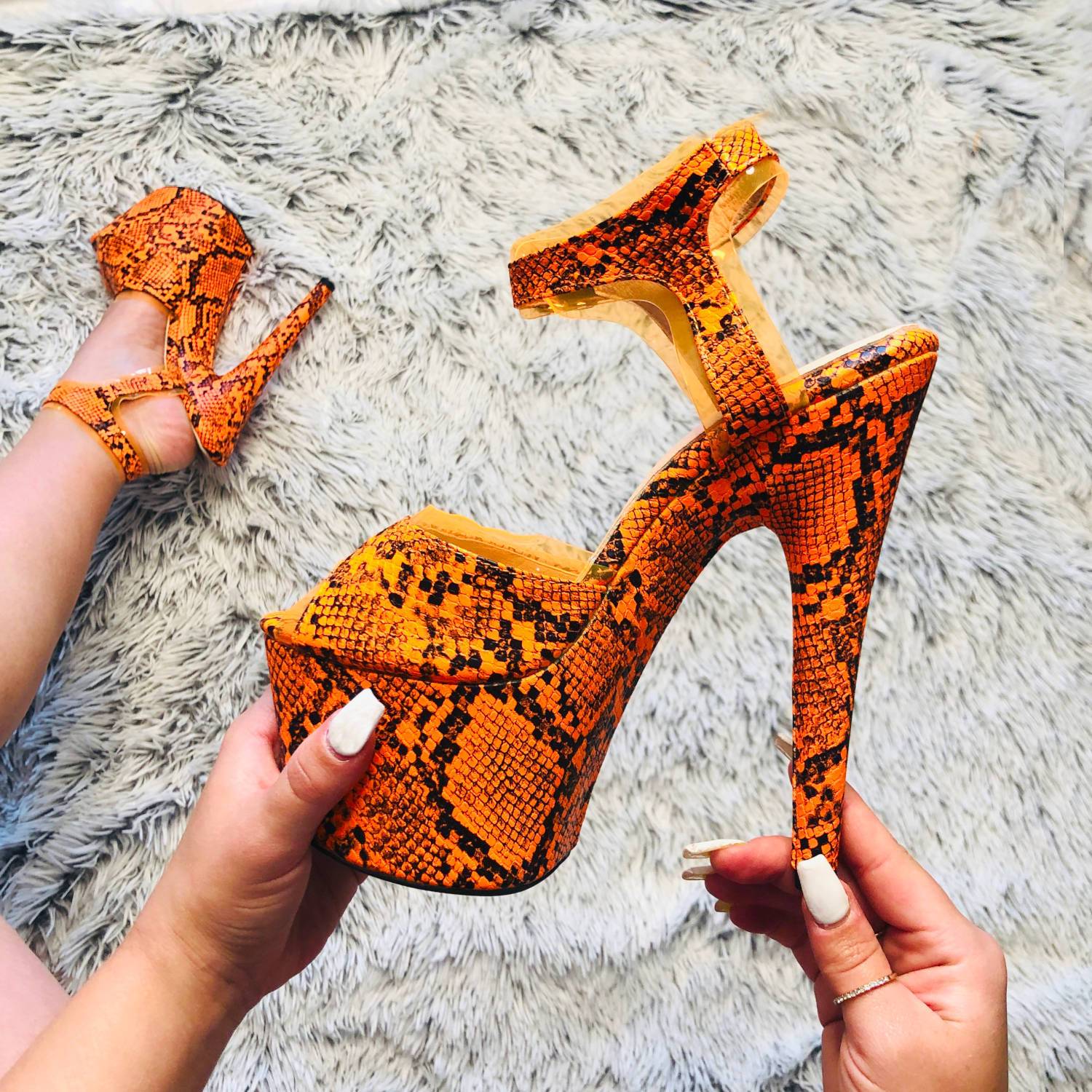 Bite Me Stiletto - 7 INCH - Image 3