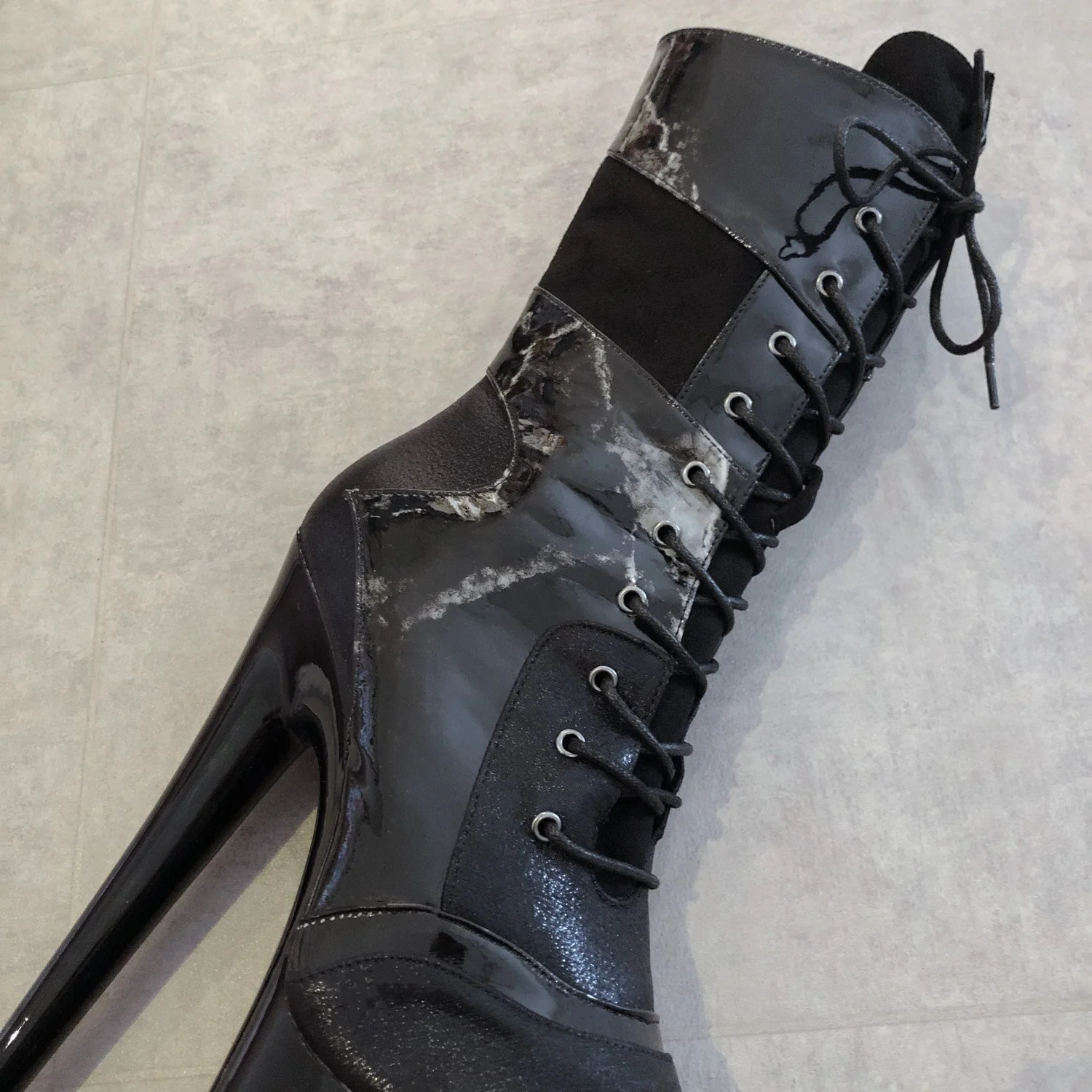 Empire Kicks Sneaker Black Marble - 7 INCH - Image 3