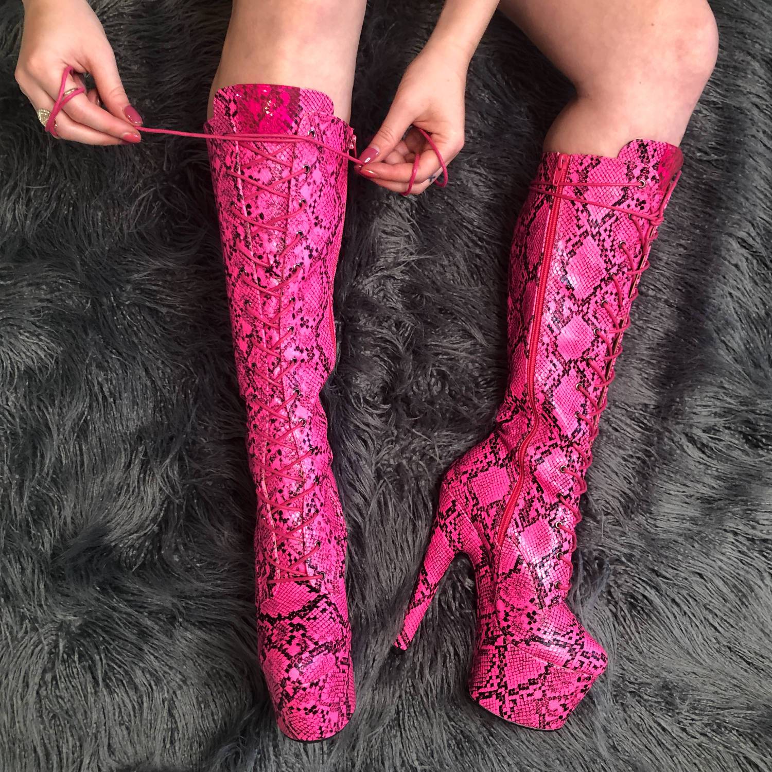 Featherboa Boot - 7 INCH