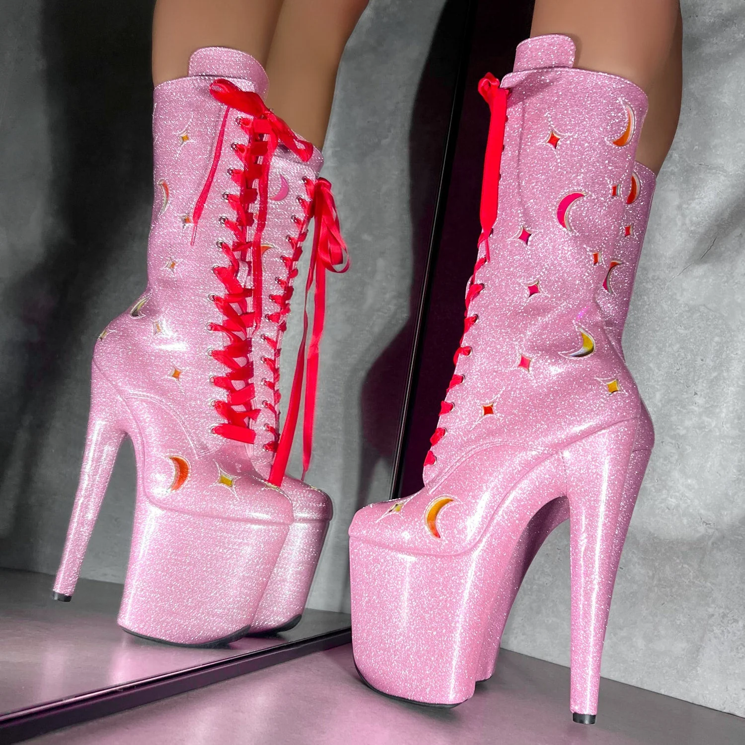 The Glitterati Cosmic Boot - Pink Sparkle - 8INCH - Image 4