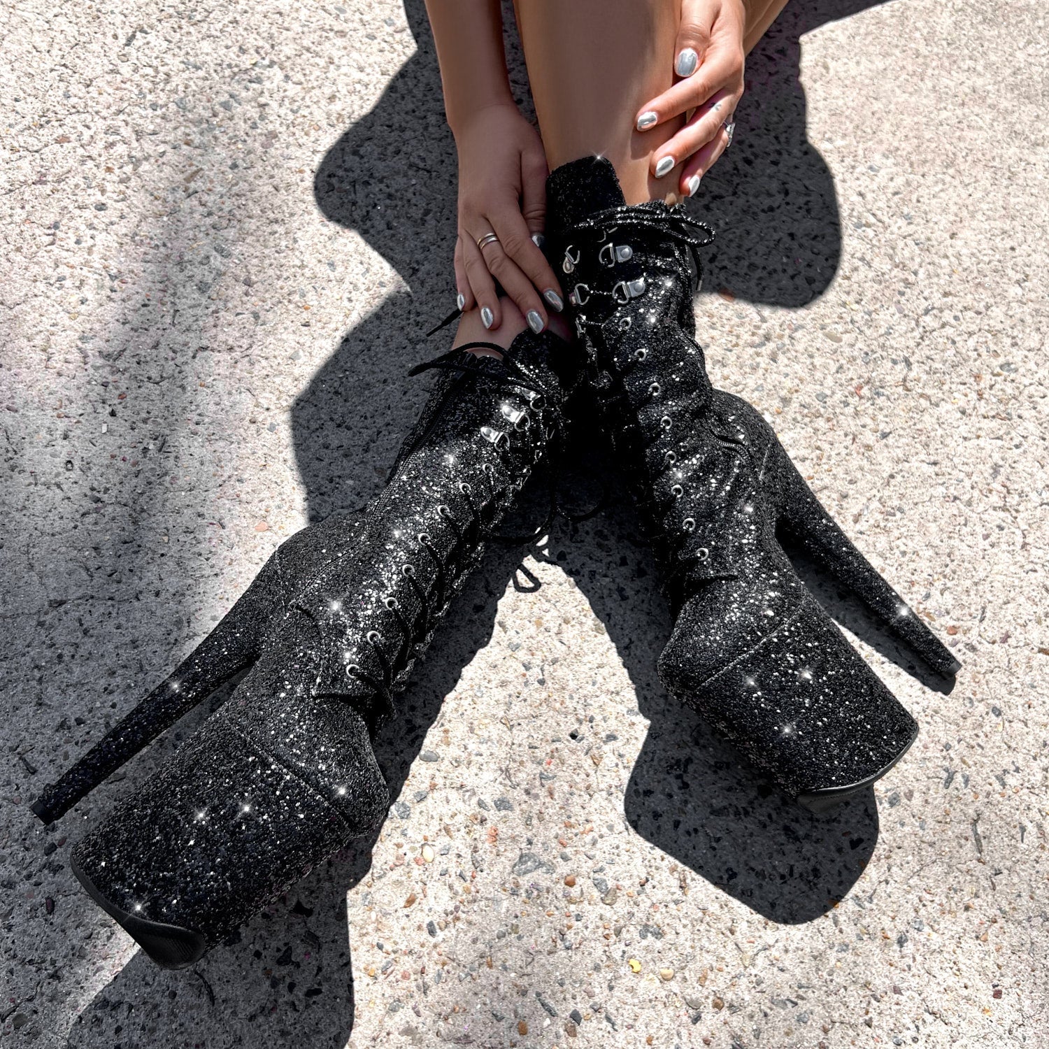 The Glitterati Xtra - Boot - BLACK CAVIAR - 8INCH - Image 4