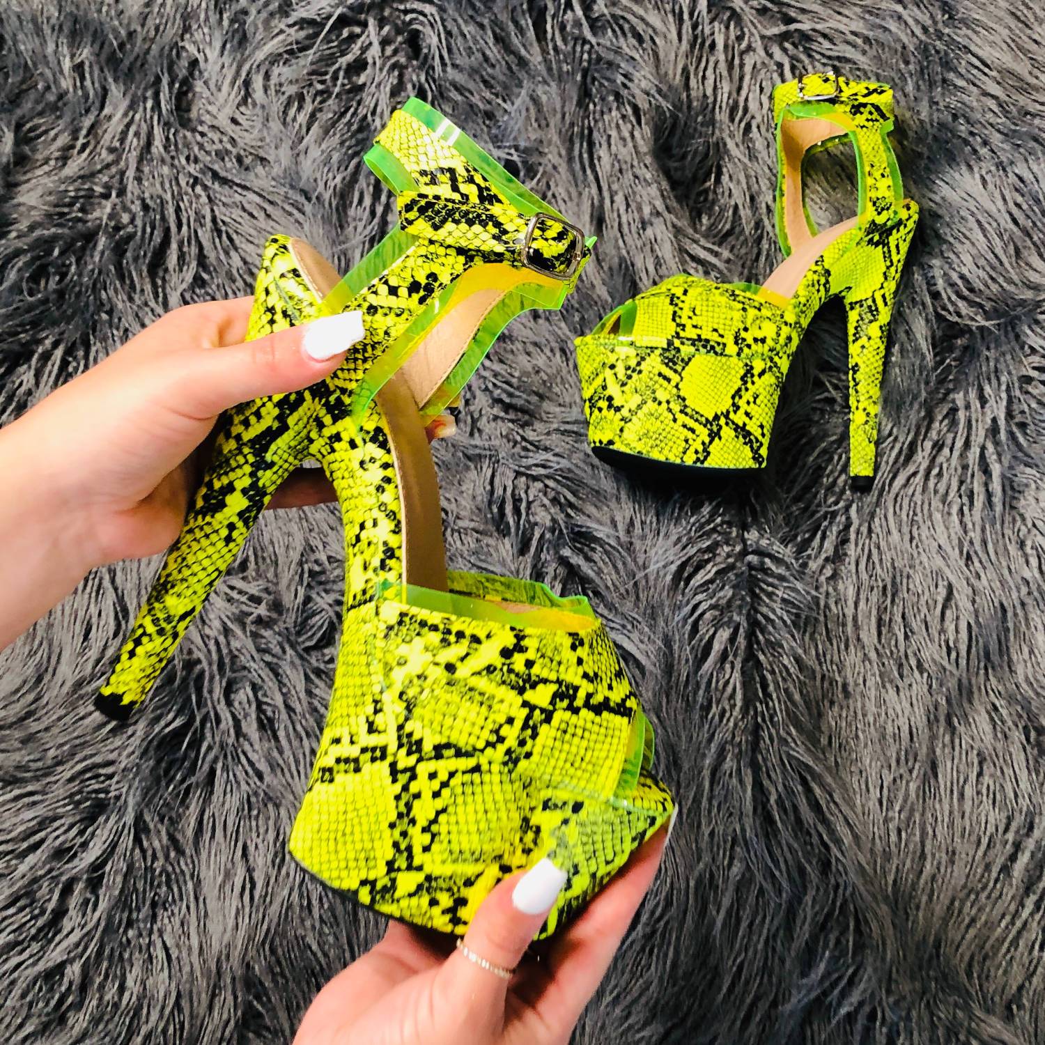 Venom Stiletto - 7 INCH - Image 2